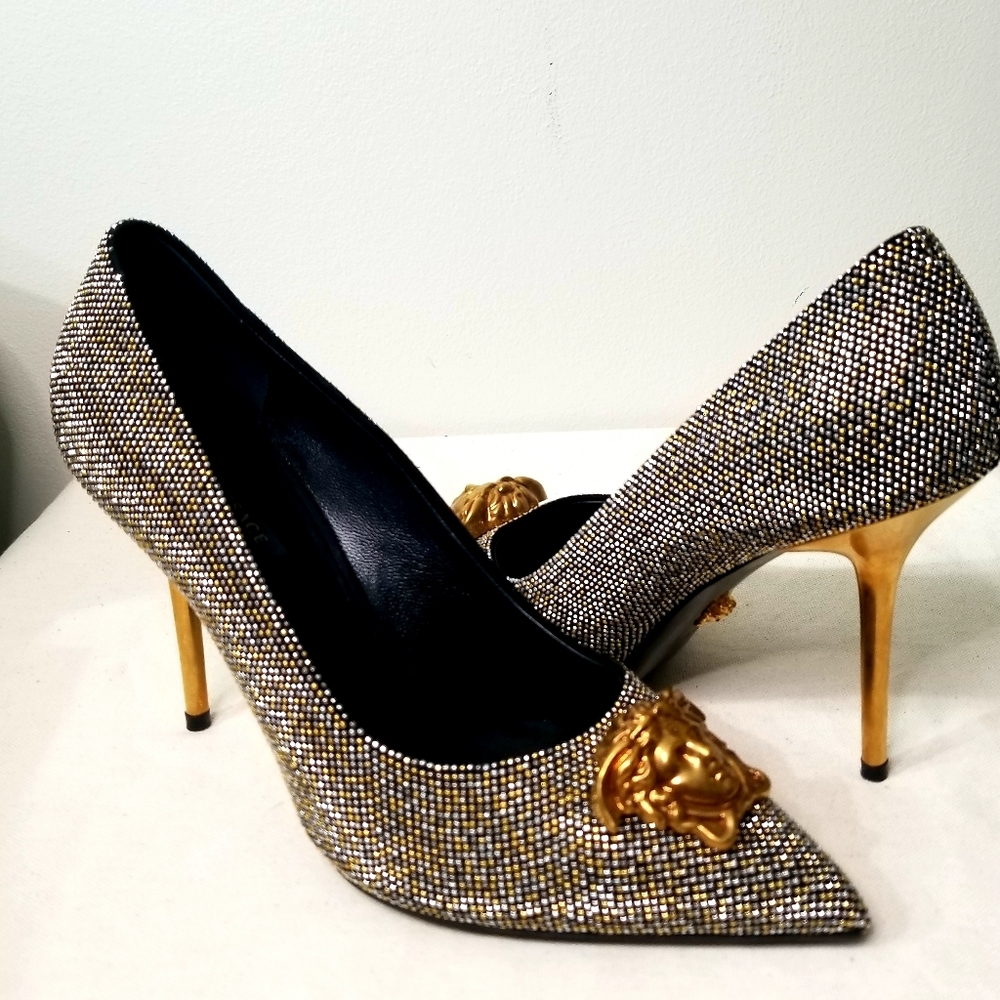 Versace medusa head pumps in size 39